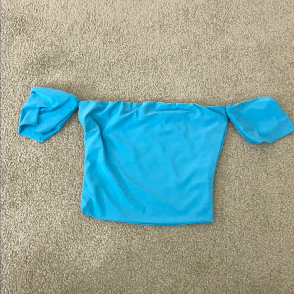 off shoulders crop top